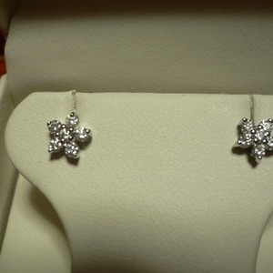 18kt white gold  floral diamond earrings