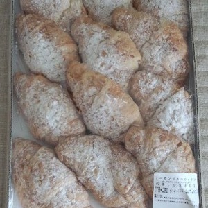 カークランド アーモンドクロワッサン