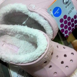 CROCS クロックス FEAT LINED キッズサンダル