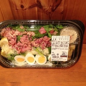 カークランド ベーコンシーザーサラダ