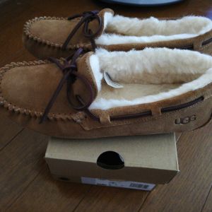 UGG（アグ）レディースモカシンローファー ダコタ（DAKOTA）/アンスレー（ANSLEY）