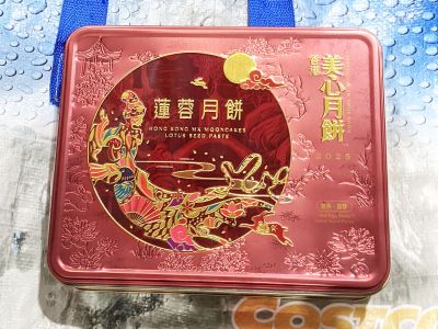 美心月餅 蓮の実白あん＆ダブル塩漬け卵黄月餅