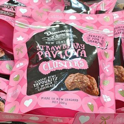 ドノバンズ ストロベリーバヴロバチョコレートクラスター